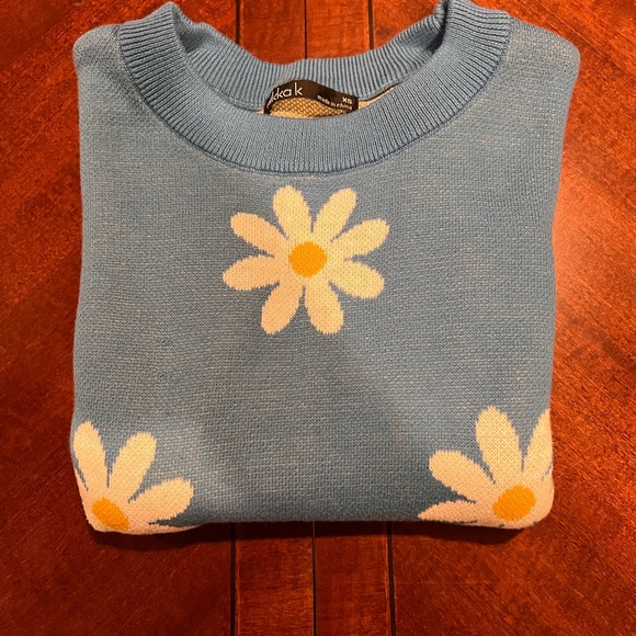 Women’s Y2K sweater with flower pattern - Picture 5 of 6